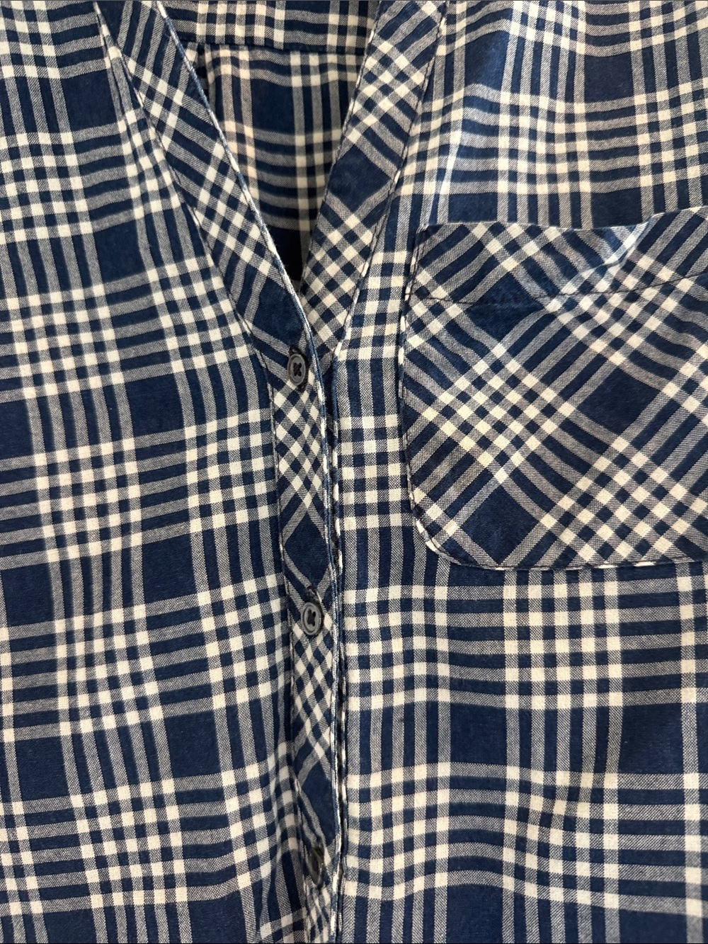 Soft Joie Wonen’s Navy and White Plaid Button-Down Shirt - Picture 4 of 7
